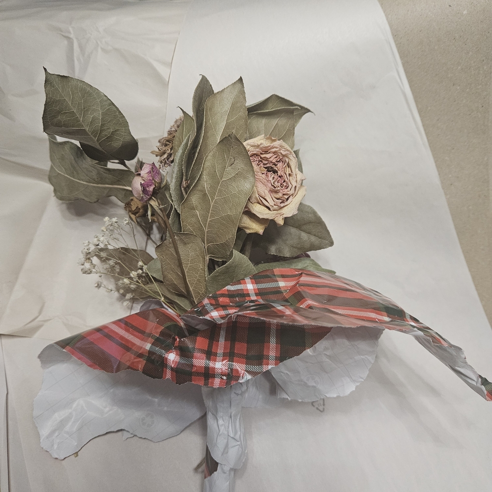 💜 Elegant Dried Floral Bouquet with Plaid Wrap Eco-Friendly Floral Petals